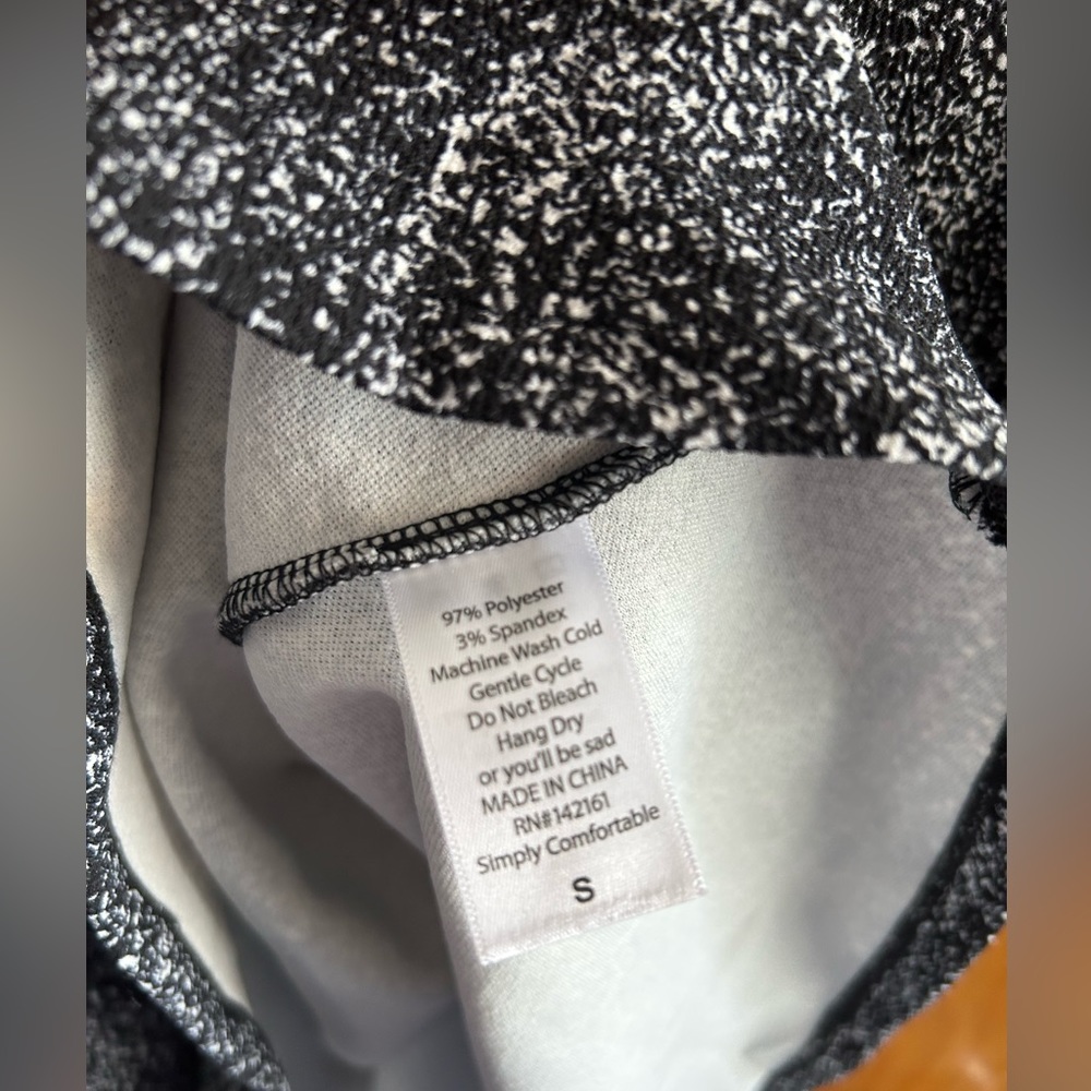 LulaRoe Nicole Dress - Picture 2 of 4